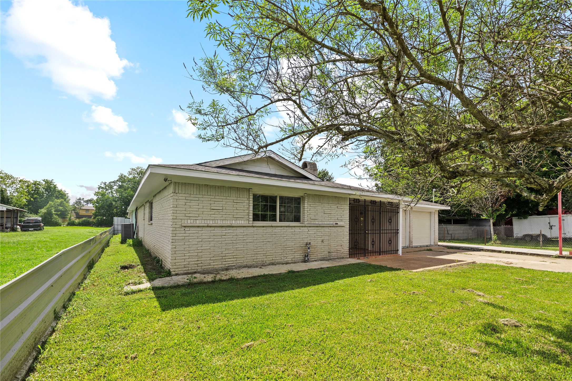 13902 Ambrose Street Houston, TX 77045 - Photo 5 of 50