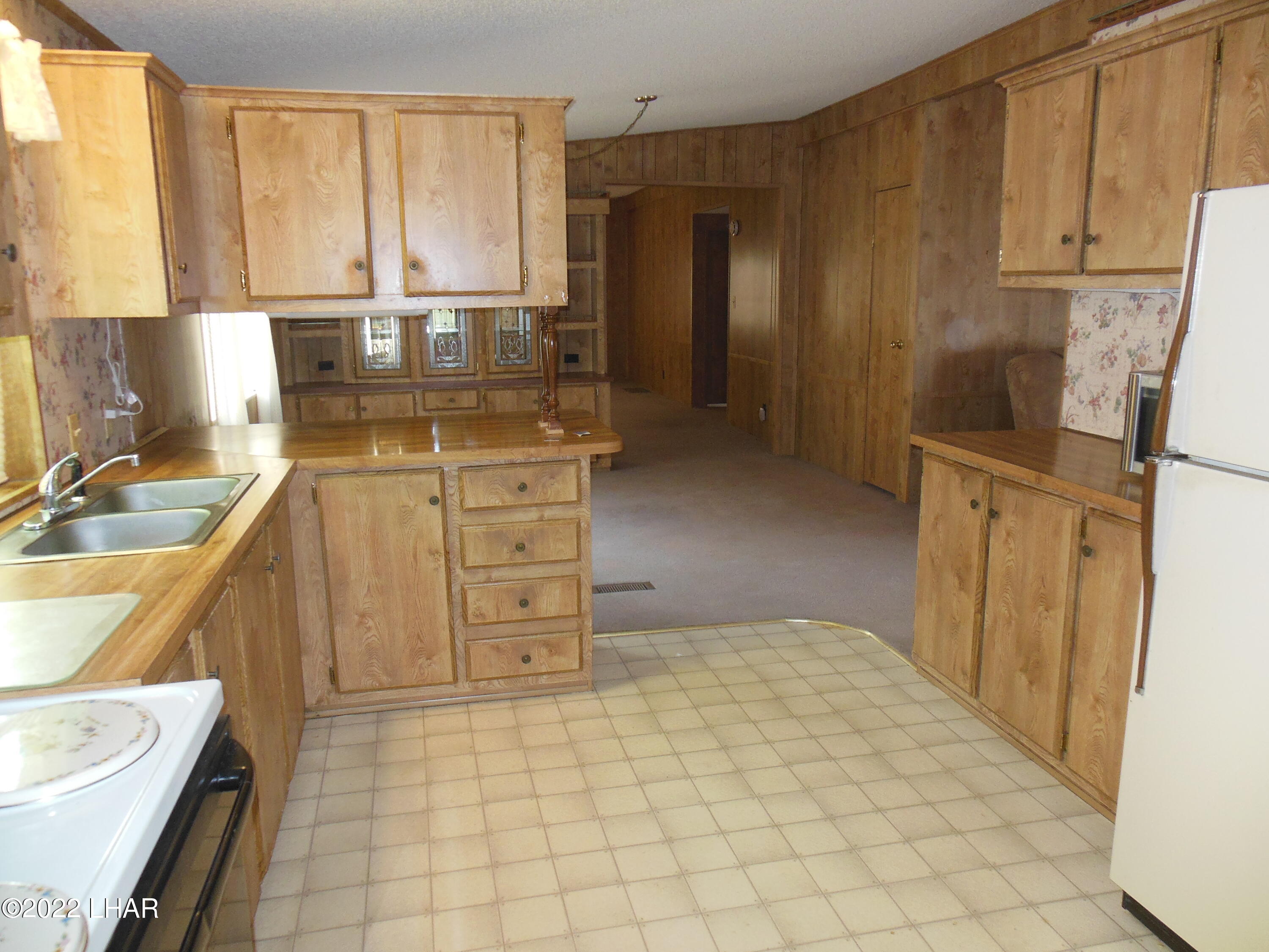 3744 North Bryce Road, Unit 54 Golden Valley, AZ 86413 - Photo 15 of 45 Kitchen from laundry room
