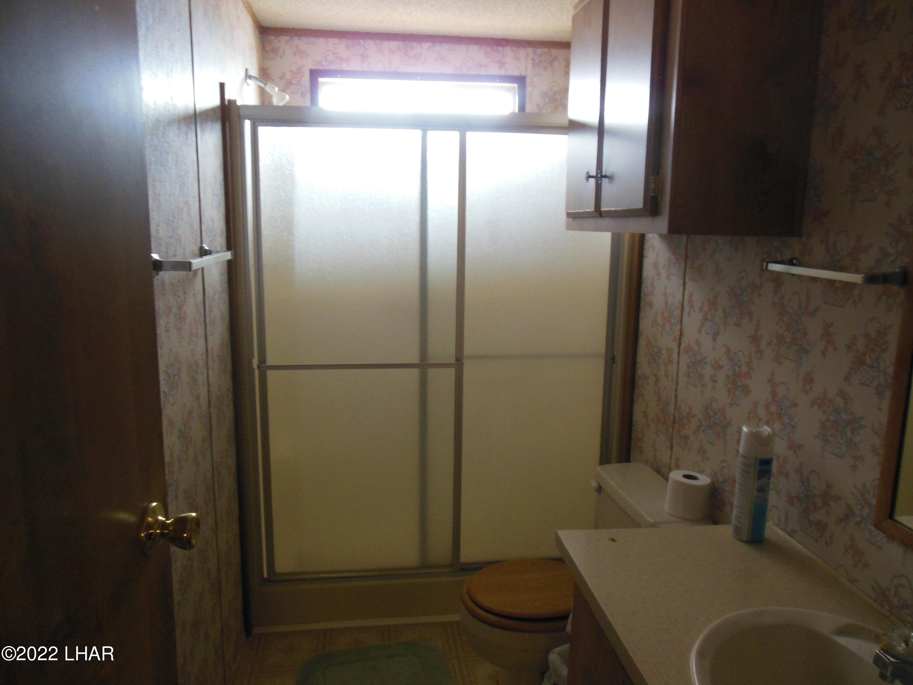 3744 North Bryce Road, Unit 54 Golden Valley, AZ 86413 - Photo 23 of 45 Guestbathroom located between the two guest bedrooms & off the 2nd living room
