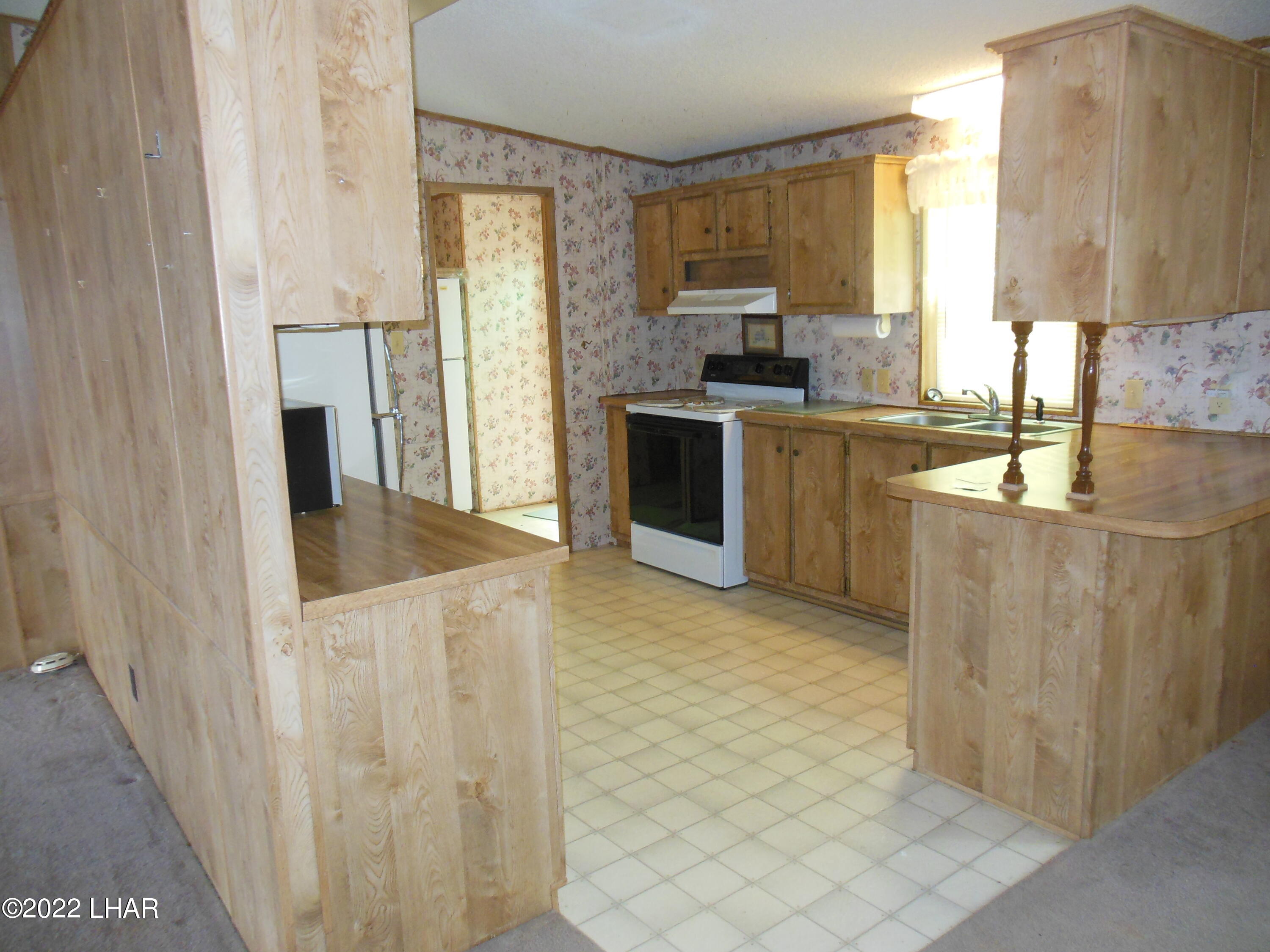 3744 North Bryce Road, Unit 54 Golden Valley, AZ 86413 - Photo 10 of 45 Kitchen