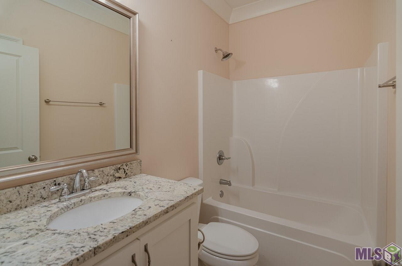 17670 Doc Bar Avenue Baton Rouge, LA 70817 - Photo 12 of 17 hall bath