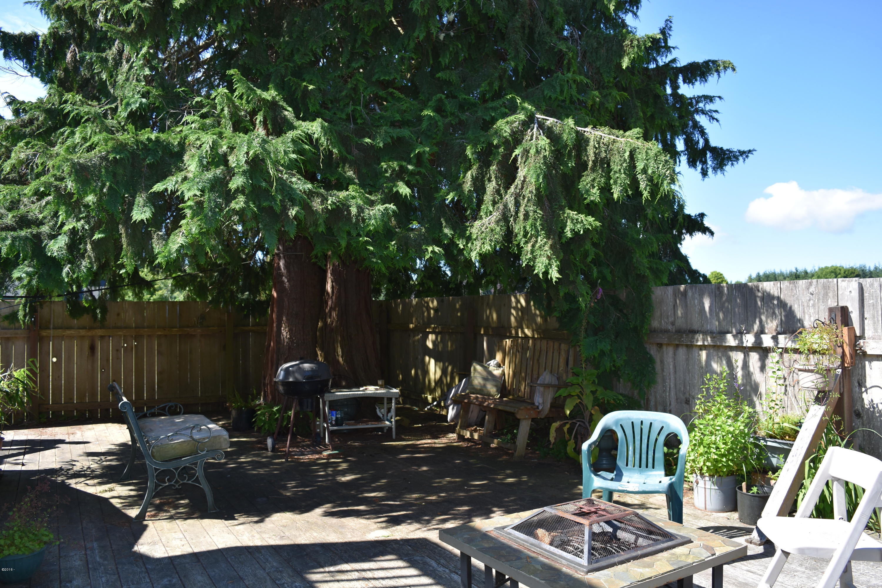 175 South Gaither Street Siletz, OR 97380 - Photo 19 of 25 Back deck