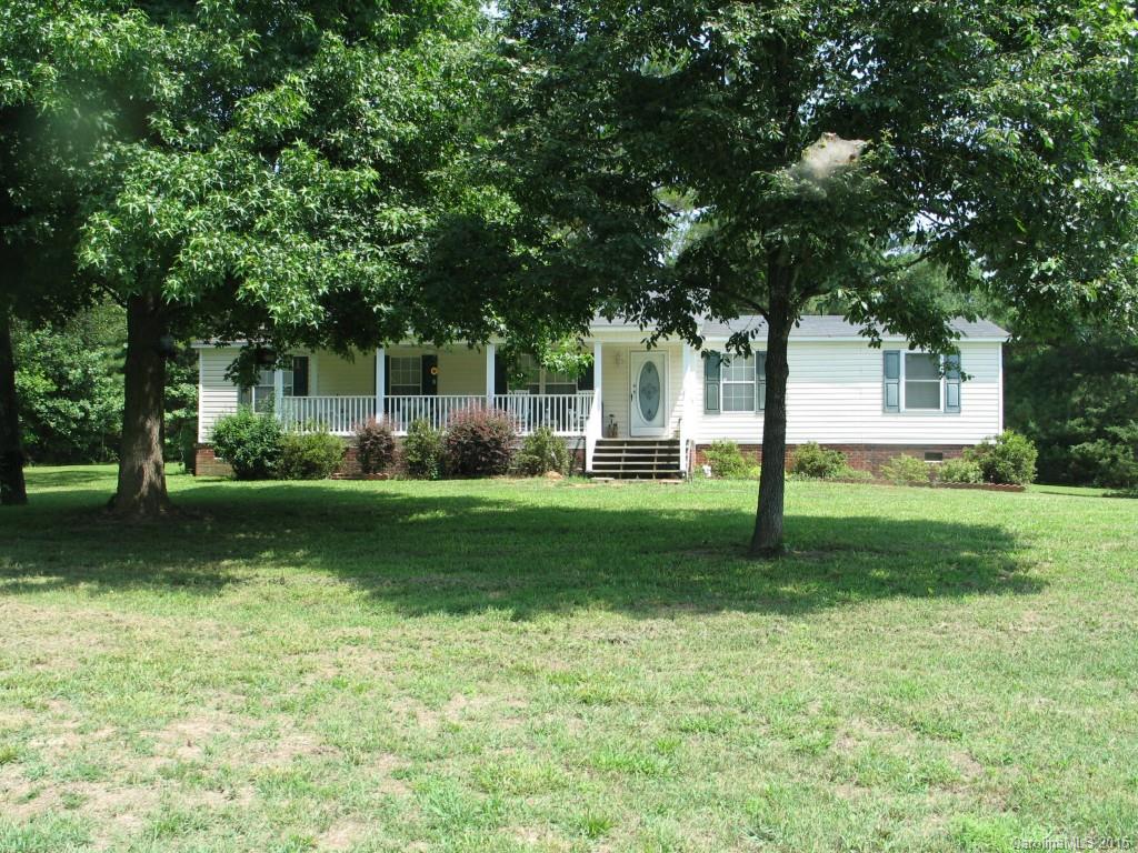 1935 Chestnut Lane Edgemoor, SC 29712 - Photo 2 of 8 a front view of a house with a yard
