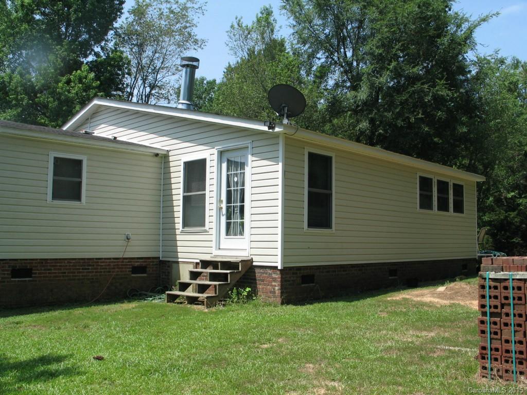 1935 Chestnut Lane Edgemoor, SC 29712 - Photo 6 of 8 a backyard of a house with table and chairs
