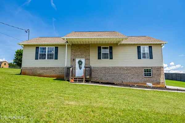 $325,000 | 157 Ridgefield Drive, Dandridge, TN 37725
