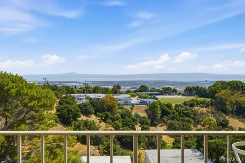 $1,060,000 | 416 Portofino Drive, Unit 303, San Carlos, CA 94070