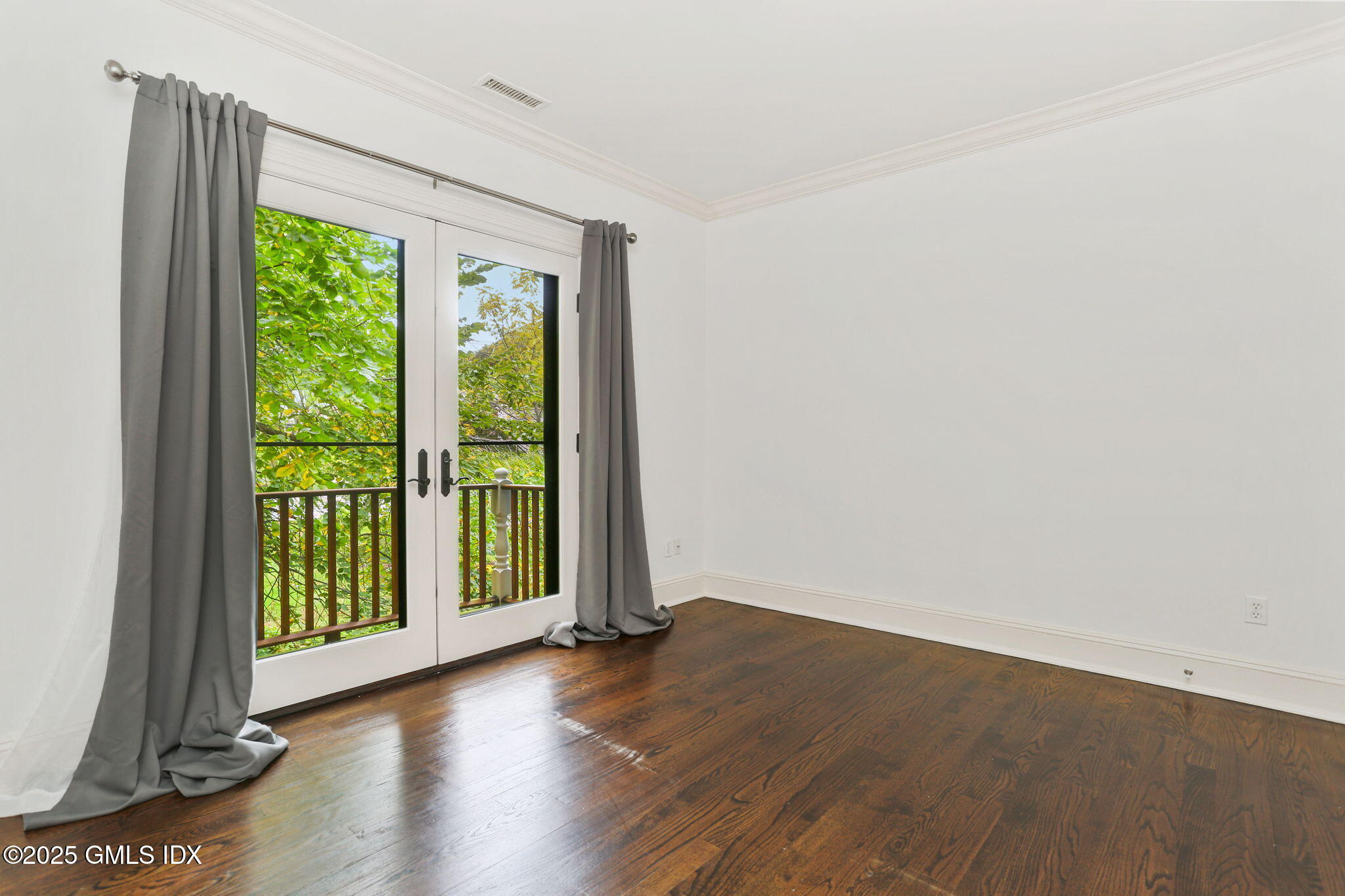 11 Harding Road Old Greenwich, CT 06870 - Photo 27 of 31 a view of a room with wooden floor and a window