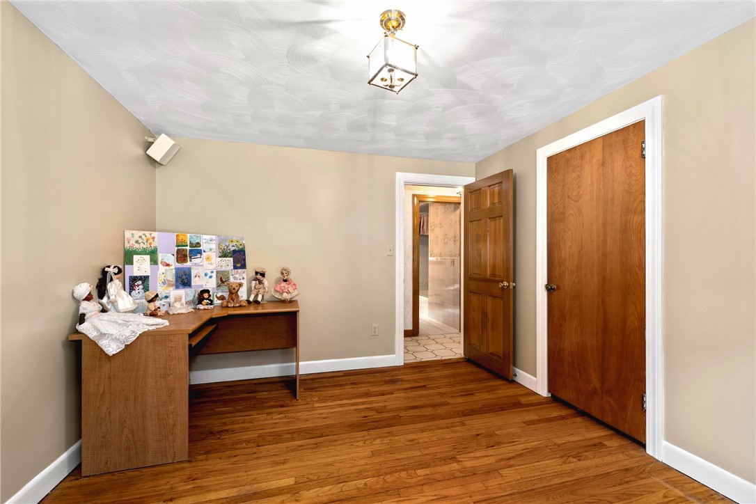 25 Council Rock Road Cranston, RI 02921 - Photo 16 of 34