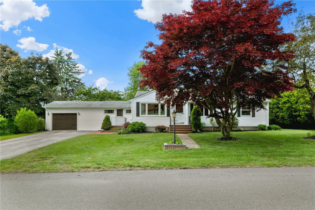 25 Council Rock Road Cranston, RI 02921 - Photo 2 of 34