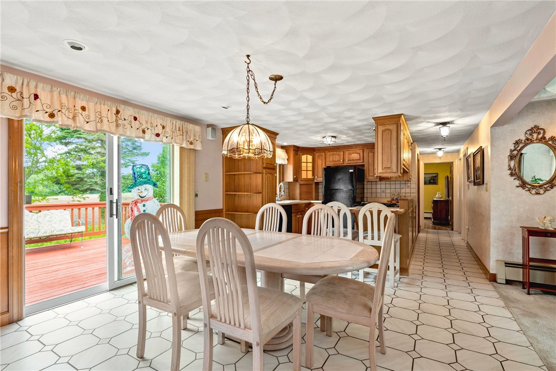 25 Council Rock Road Cranston, RI 02921 - Photo 4 of 34