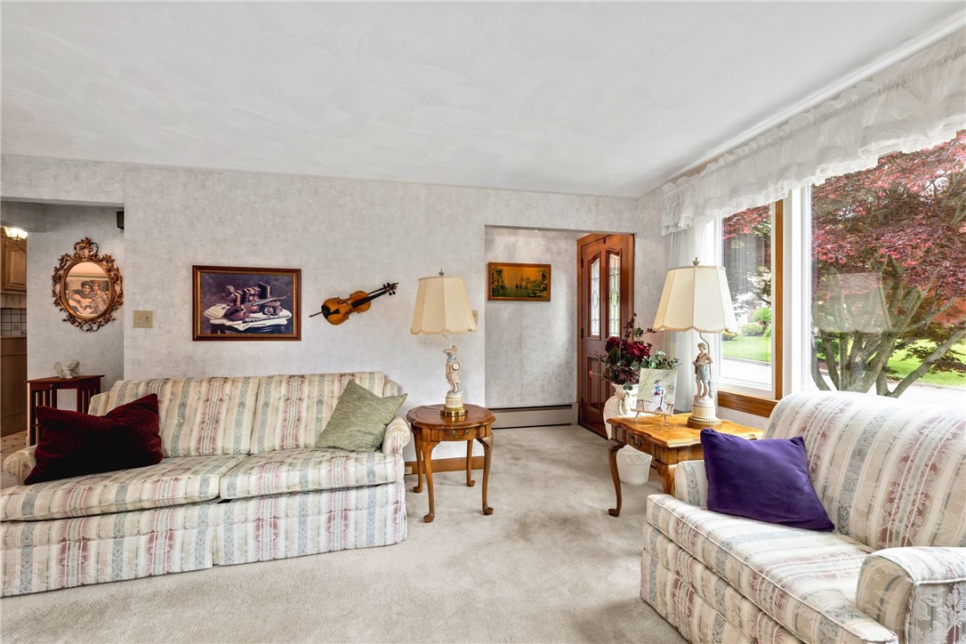 25 Council Rock Road Cranston, RI 02921 - Photo 10 of 34