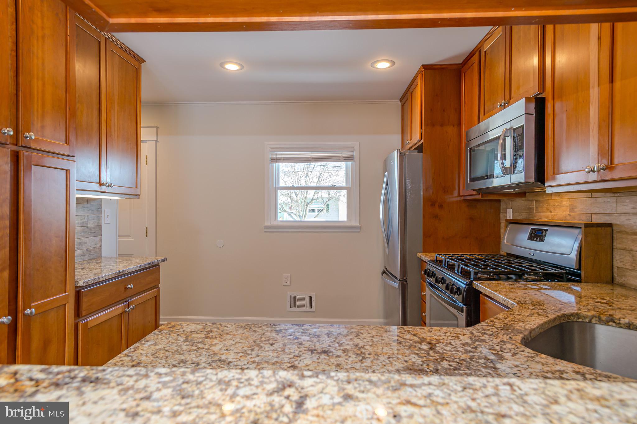 22 Gerard Road Hamilton, NJ 08620 - Photo 8 of 21 Gallery Image 8