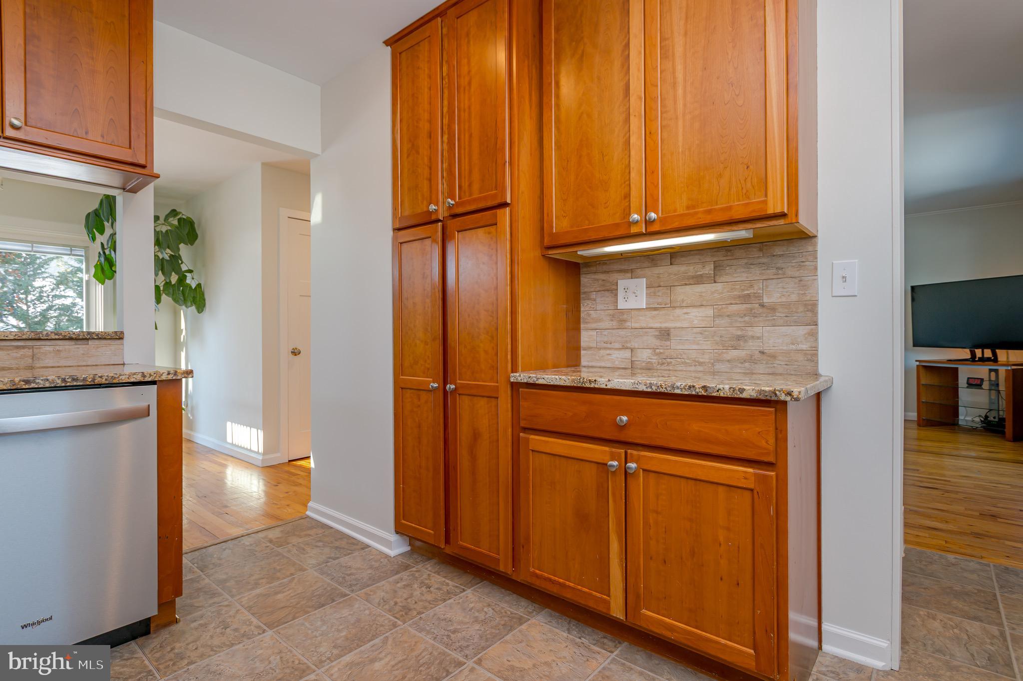 22 Gerard Road Hamilton, NJ 08620 - Photo 9 of 21 Gallery Image 9
