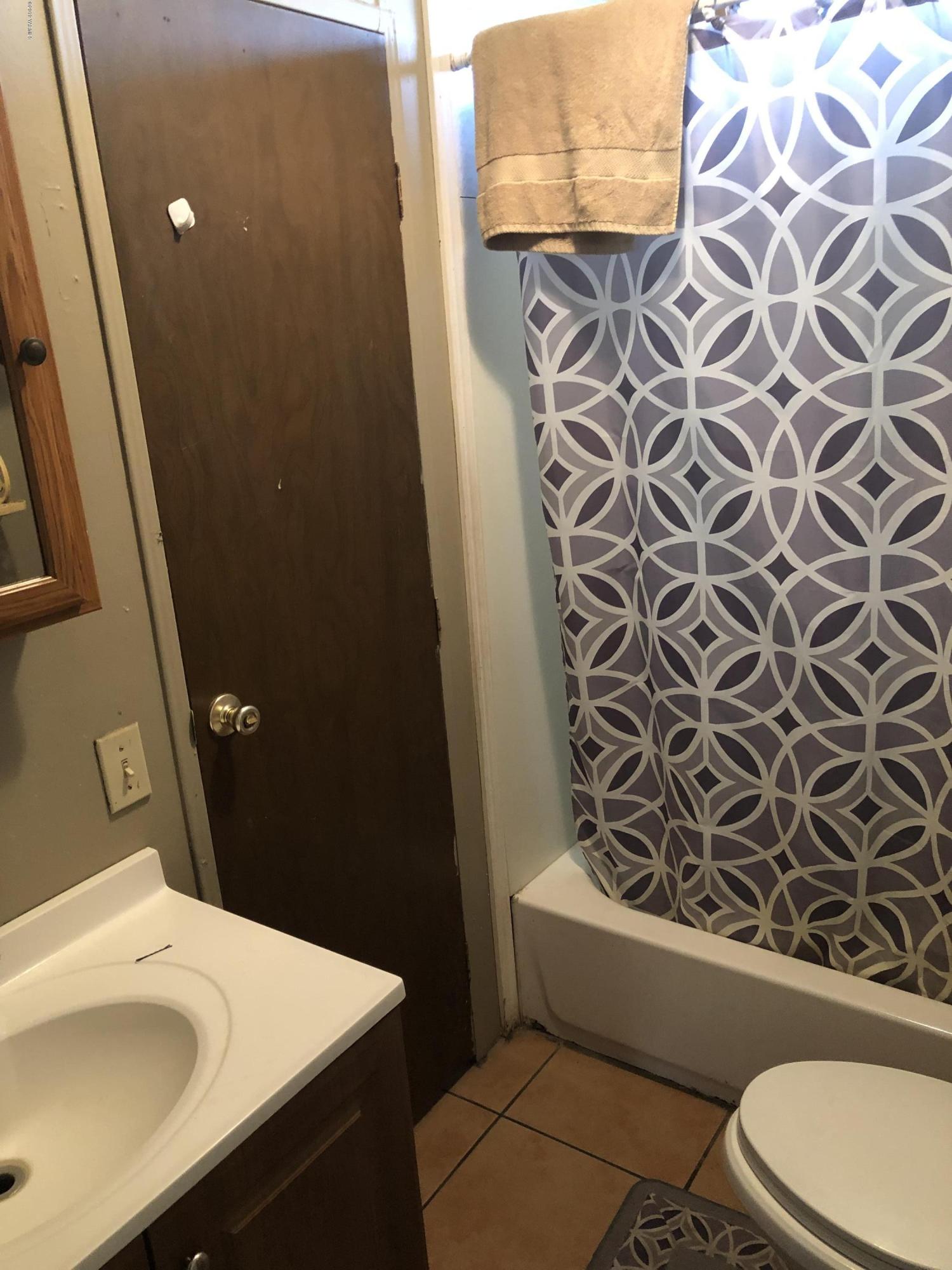 7101 Bell Road Yakima, WA 98901 - Photo 14 of 20 a bathroom with a sink a toilet and shower