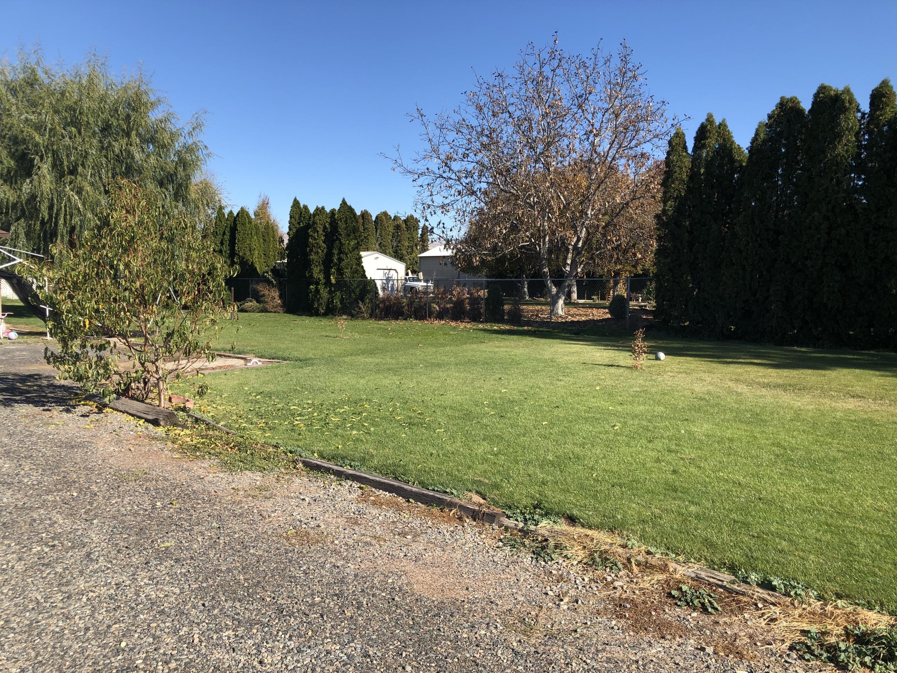 7101 Bell Road Yakima, WA 98901 - Photo 19 of 20 a view of a field of grass and trees