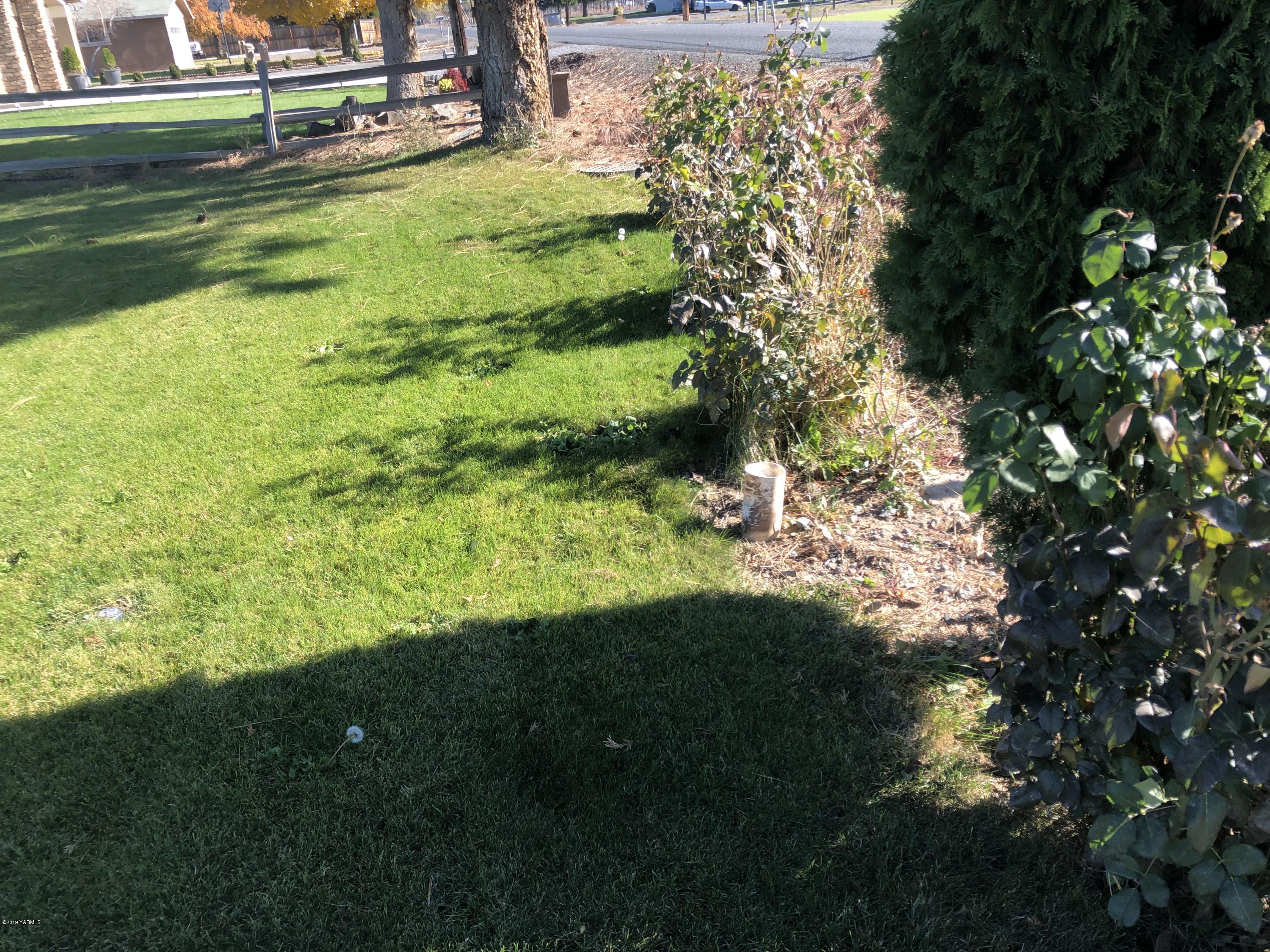 7101 Bell Road Yakima, WA 98901 - Photo 20 of 20 a view of an outdoor space and a yard