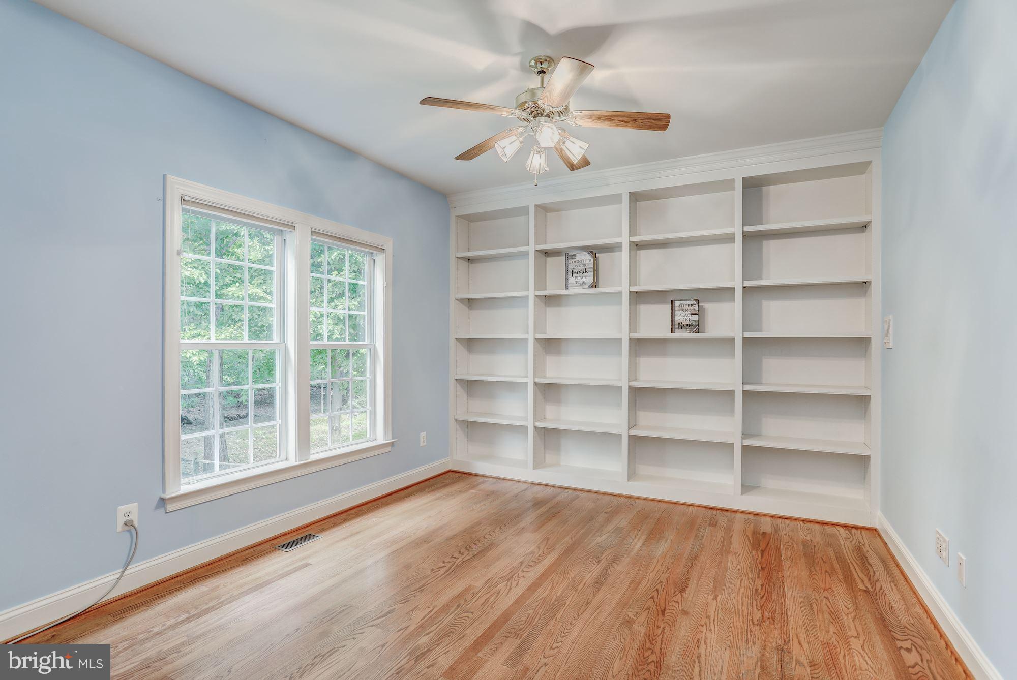 7882 Pembridge Road Manassas, VA 20112 - Photo 12 of 30 BR5 or Corner Office w Built-in Bookshelves