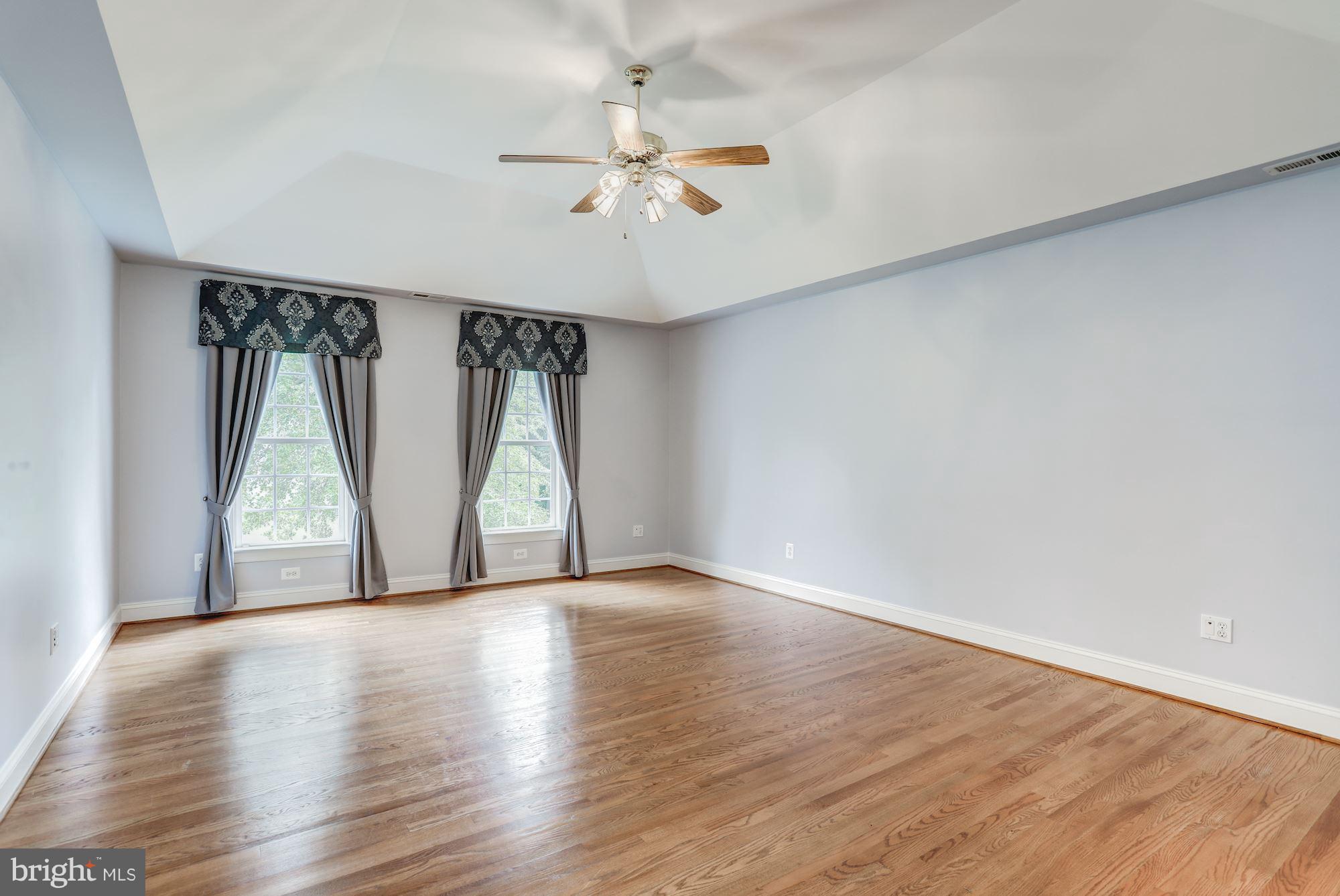7882 Pembridge Road Manassas, VA 20112 - Photo 14 of 30 Spacious MBR w Tray Ceiling and Hardwood Floor