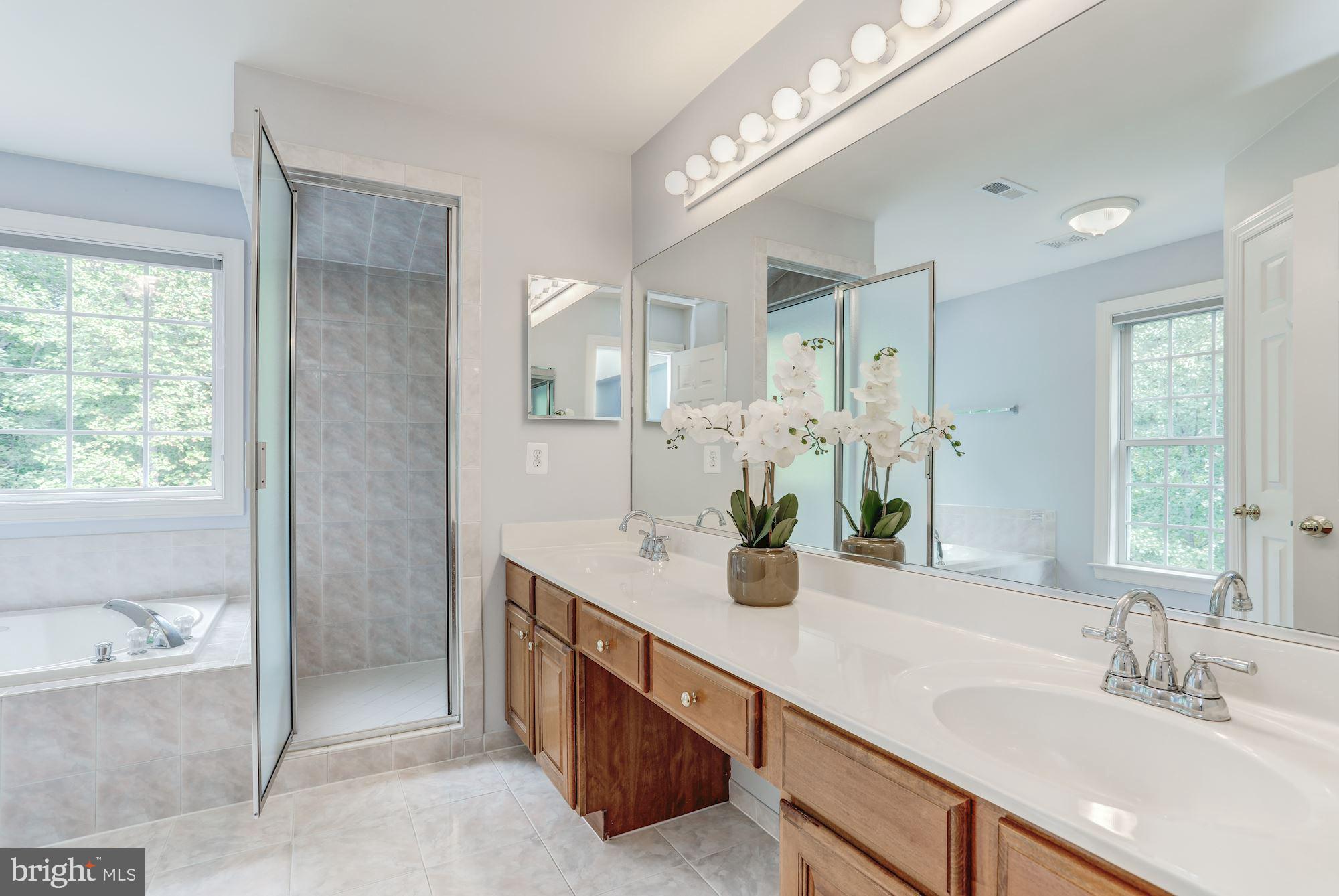 7882 Pembridge Road Manassas, VA 20112 - Photo 15 of 30 Lux MBA w Jetted Tub, Steam Shower, Upgraded Tile