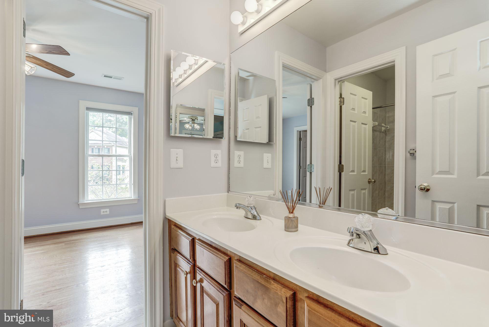 7882 Pembridge Road Manassas, VA 20112 - Photo 21 of 30 Bathroom 3 Adjoins BR4 and Hallway