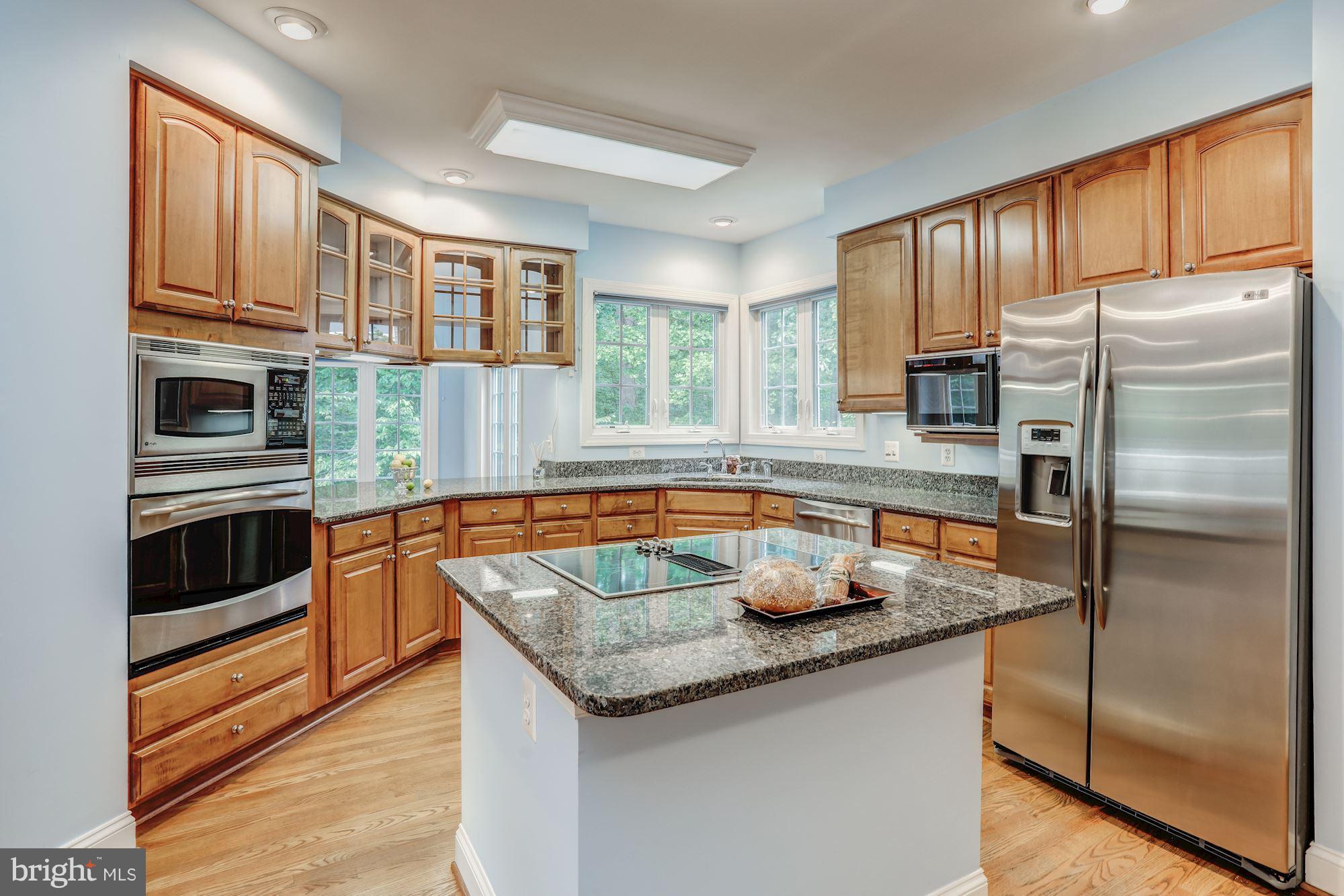 7882 Pembridge Road Manassas, VA 20112 - Photo 6 of 30 Cherry Cabinets / Granite Counters / SS Appliances