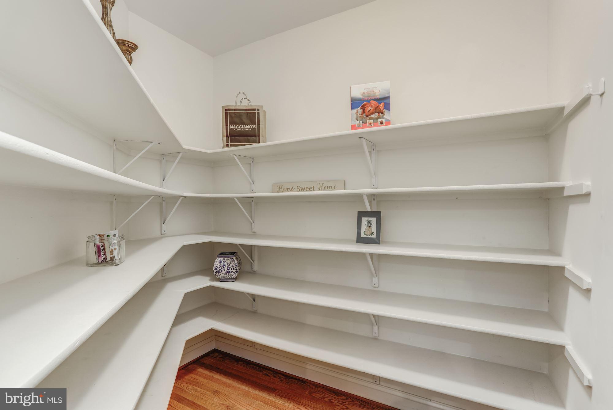 7882 Pembridge Road Manassas, VA 20112 - Photo 7 of 30 Large Walk-in Pantry