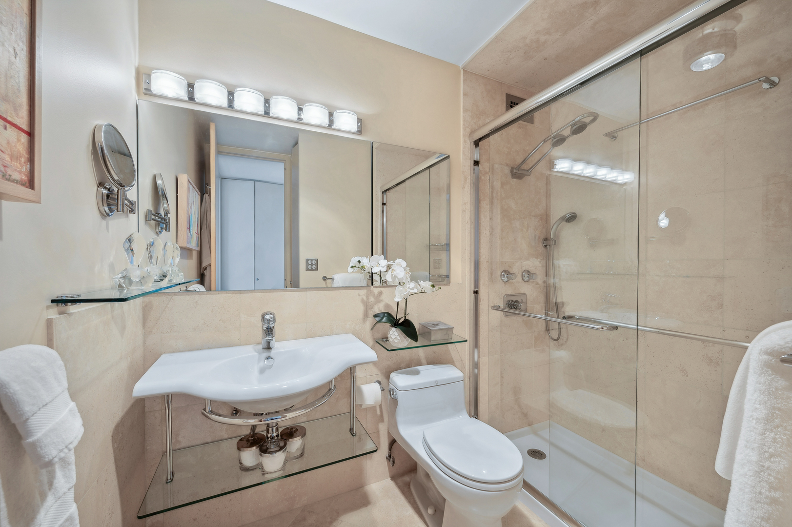 5455 North Sheridan Road, Unit 2401 Chicago, IL 60640 - Photo 11 of 30 Gallery Image 11