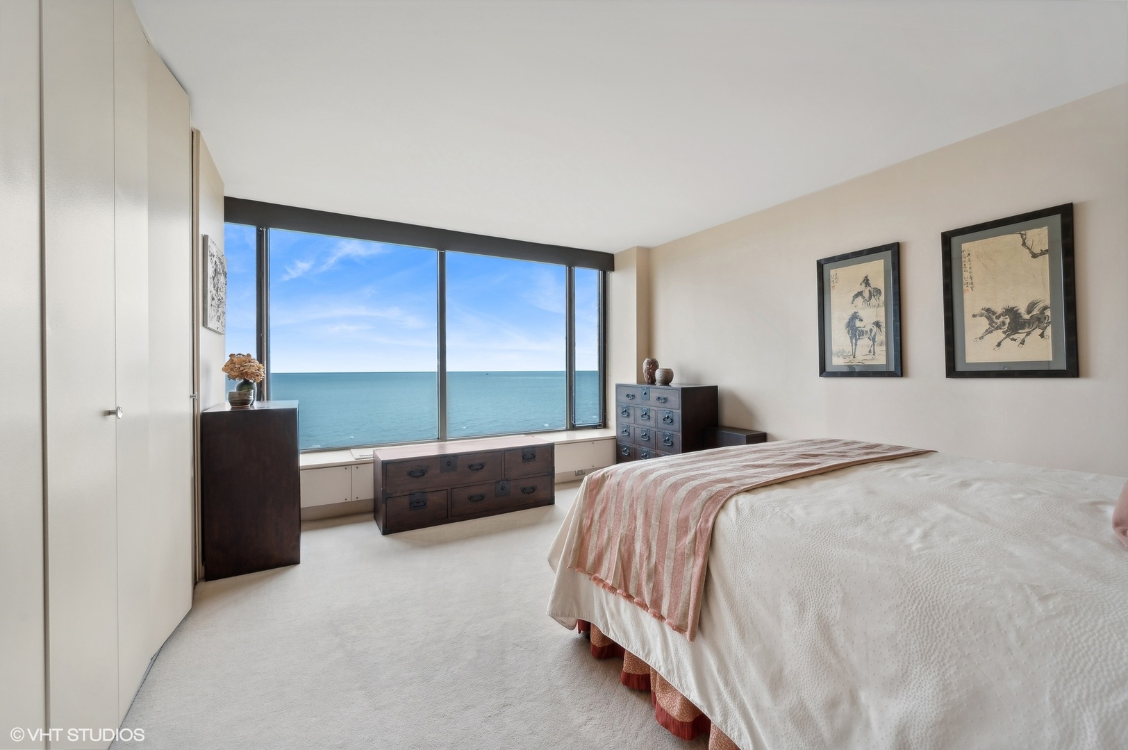 5455 North Sheridan Road, Unit 2401 Chicago, IL 60640 - Photo 13 of 30 Gallery Image 13