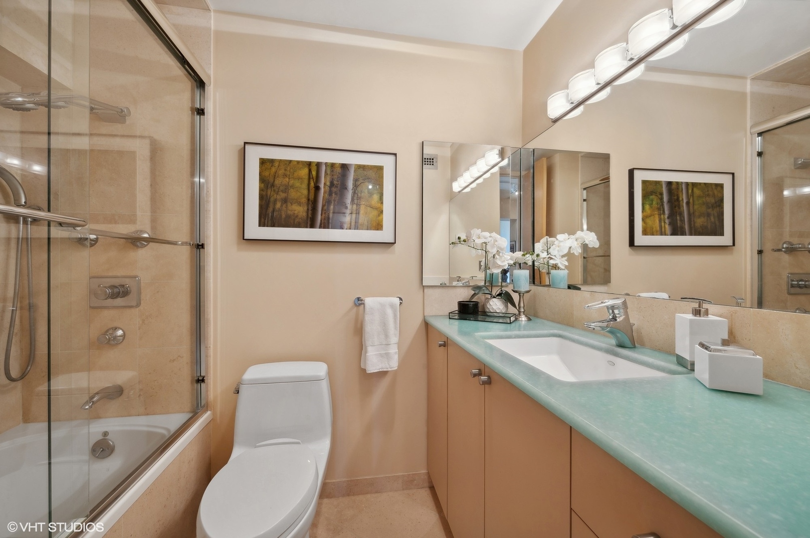 5455 North Sheridan Road, Unit 2401 Chicago, IL 60640 - Photo 15 of 30 Gallery Image 15