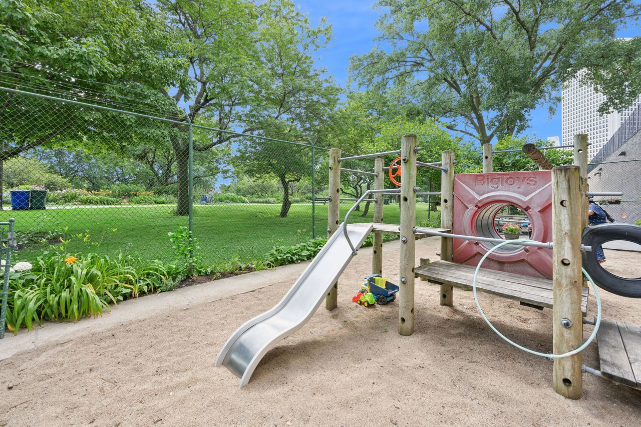 5455 North Sheridan Road, Unit 2401 Chicago, IL 60640 - Photo 24 of 30 Gallery Image 24