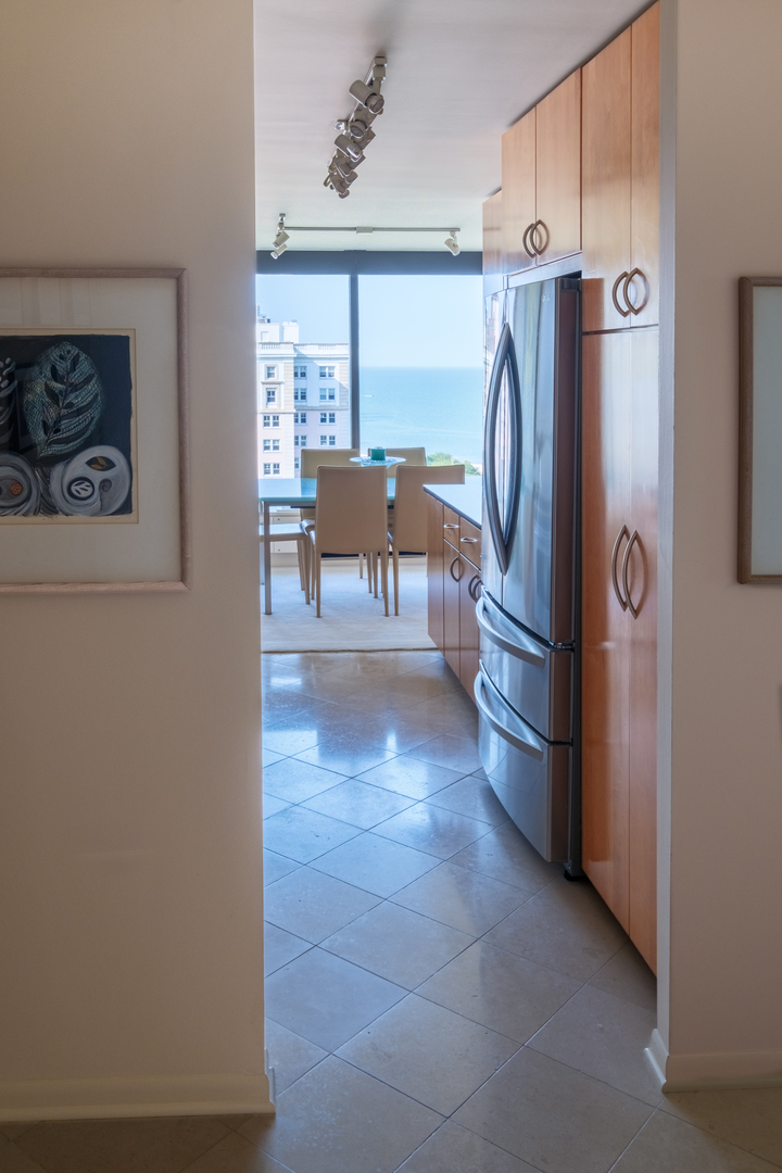 5455 North Sheridan Road, Unit 2401 Chicago, IL 60640 - Photo 9 of 30 Gallery Image 9