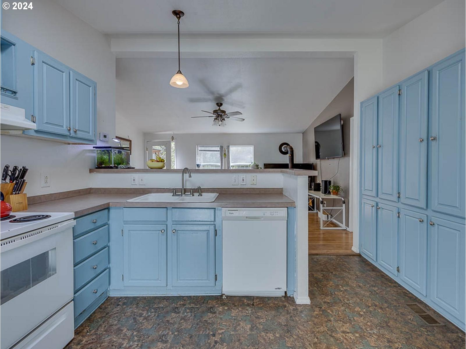 67544 East Vine Avenue Rhododendron, OR 97049 - Photo 6 of 36 Gallery Image 6