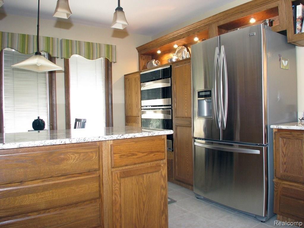 2369 Highfield Road Waterford, MI 48329 - Photo 16 of 31 16 Kitchen.jpg