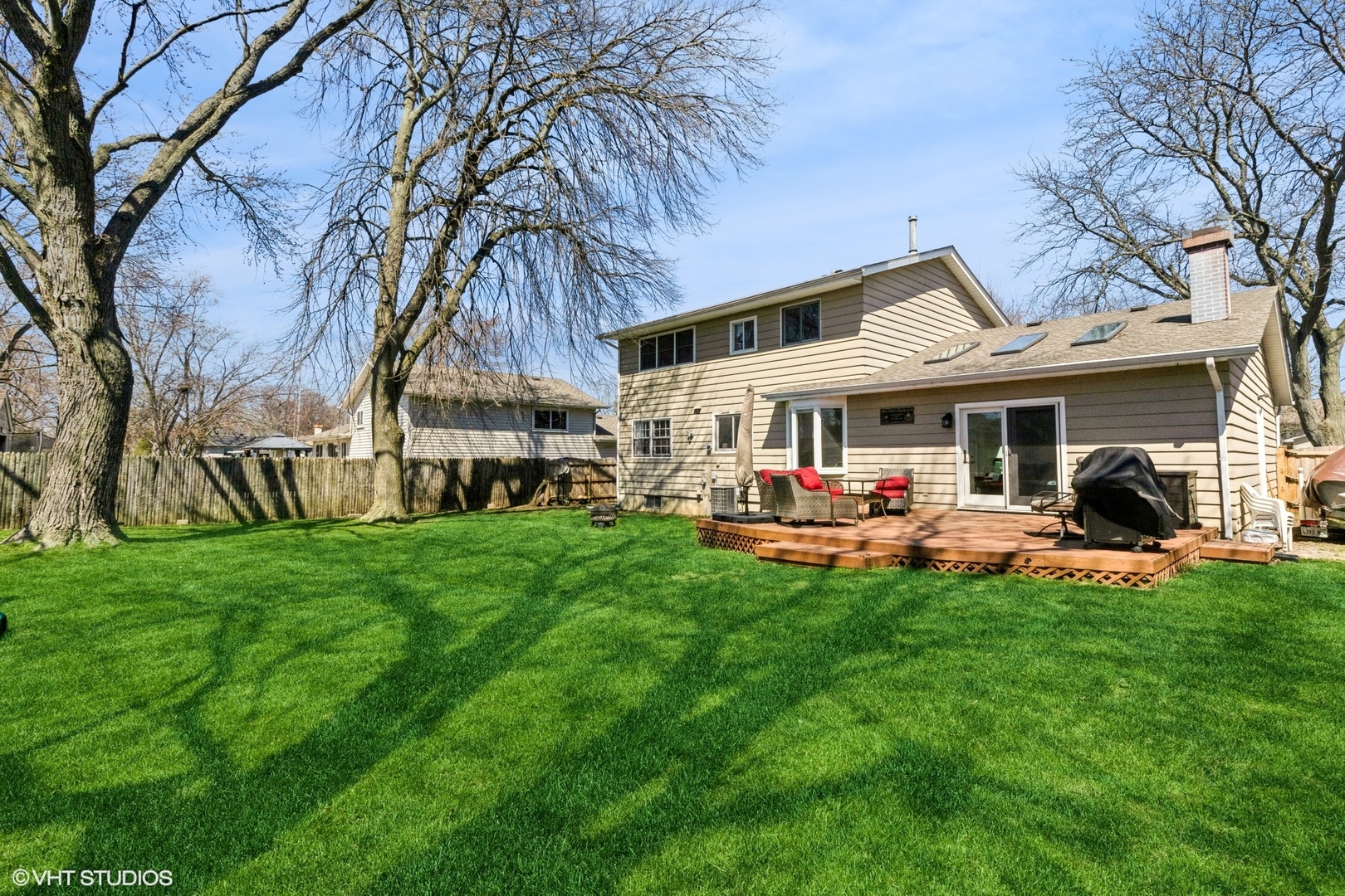 506 Beck Road Lindenhurst, IL 60046 - Photo 14 of 15 a front view of a house with yard and green space