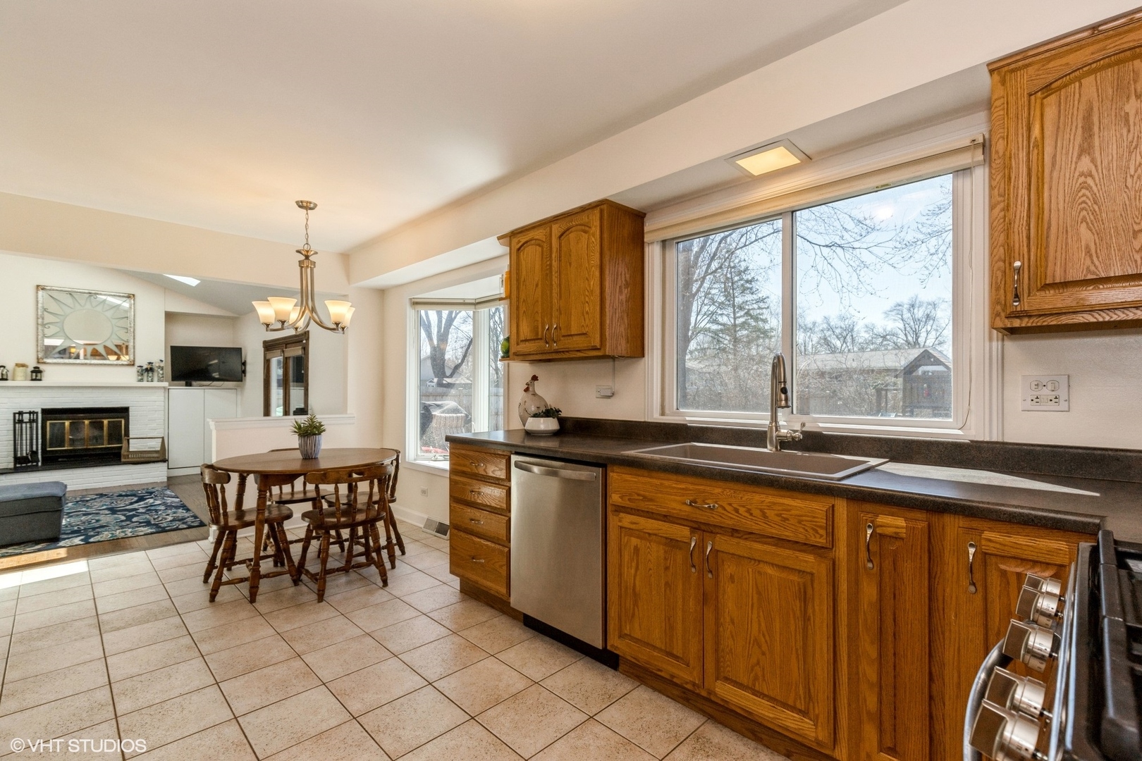506 Beck Road Lindenhurst, IL 60046 - Photo 4 of 15 a kitchen with sink cabinets and dining table