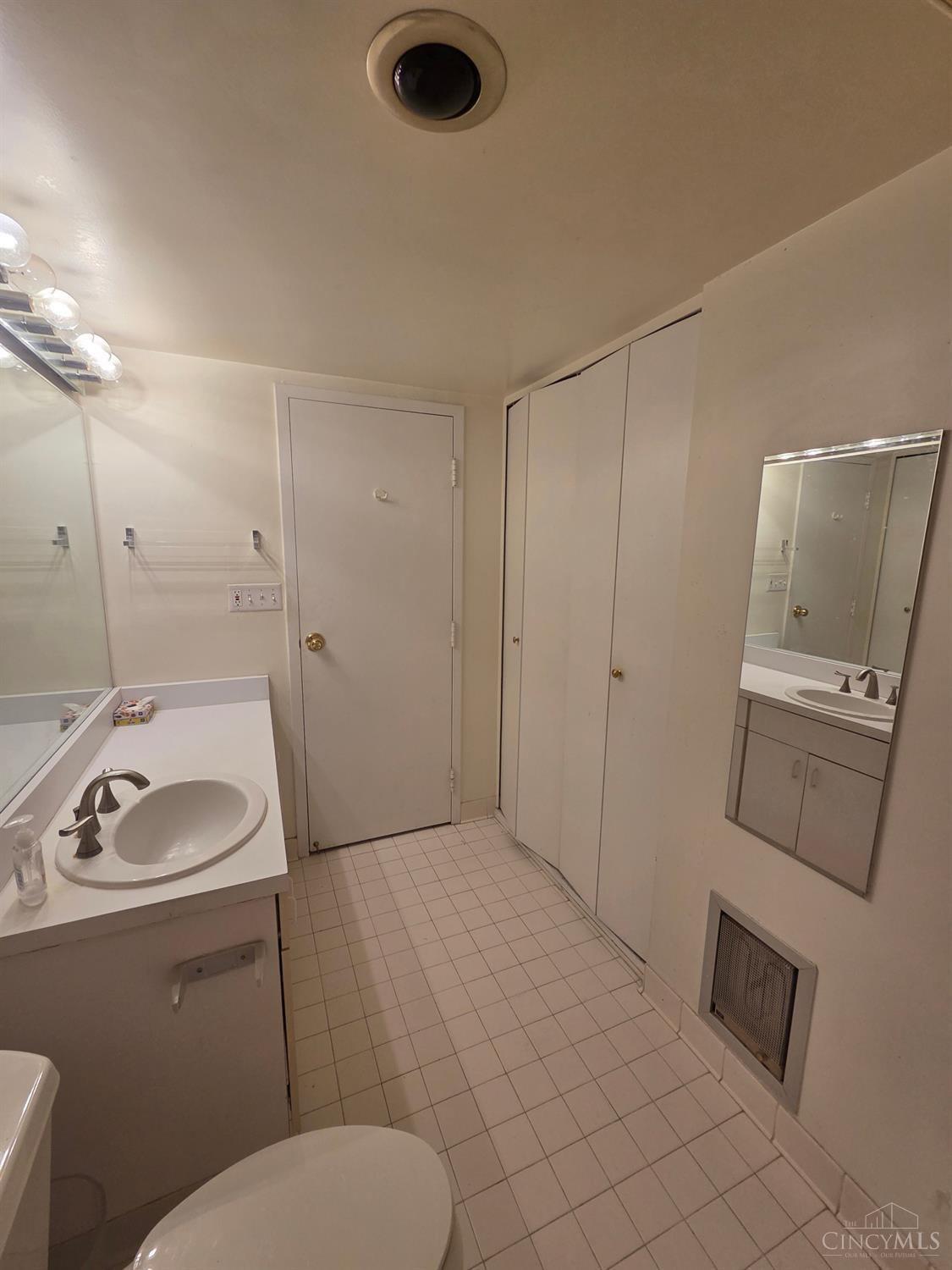 2444 Madison Road, Unit 210B Cincinnati, OH 45208 - Photo 31 of 39