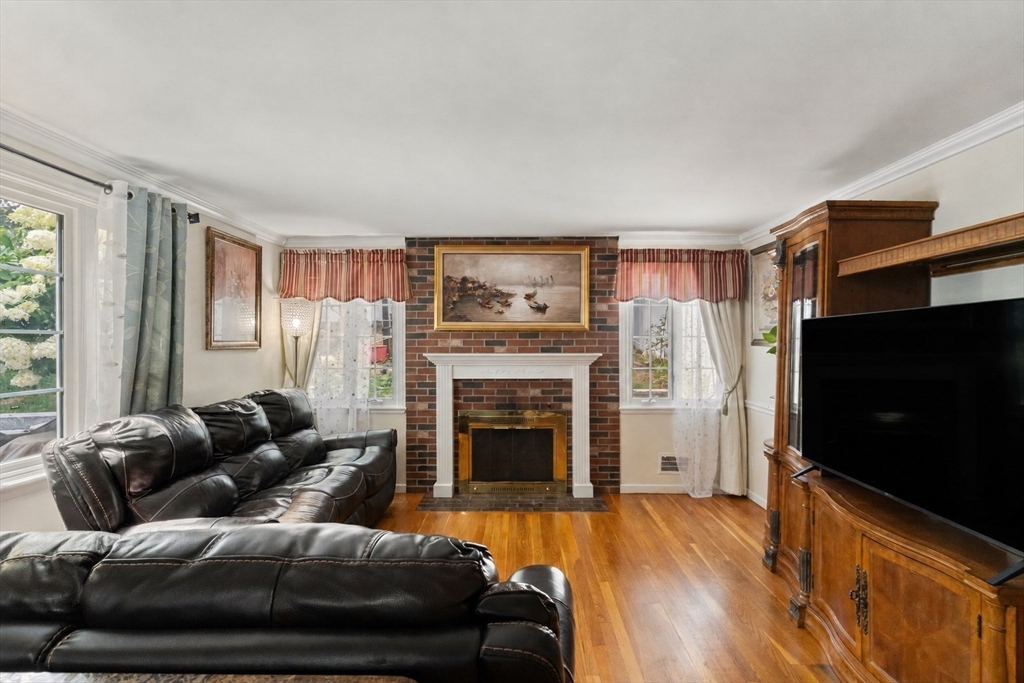 560 Worcester Street Wellesley, MA 02481 - Photo 4 of 37 Gallery Image 4