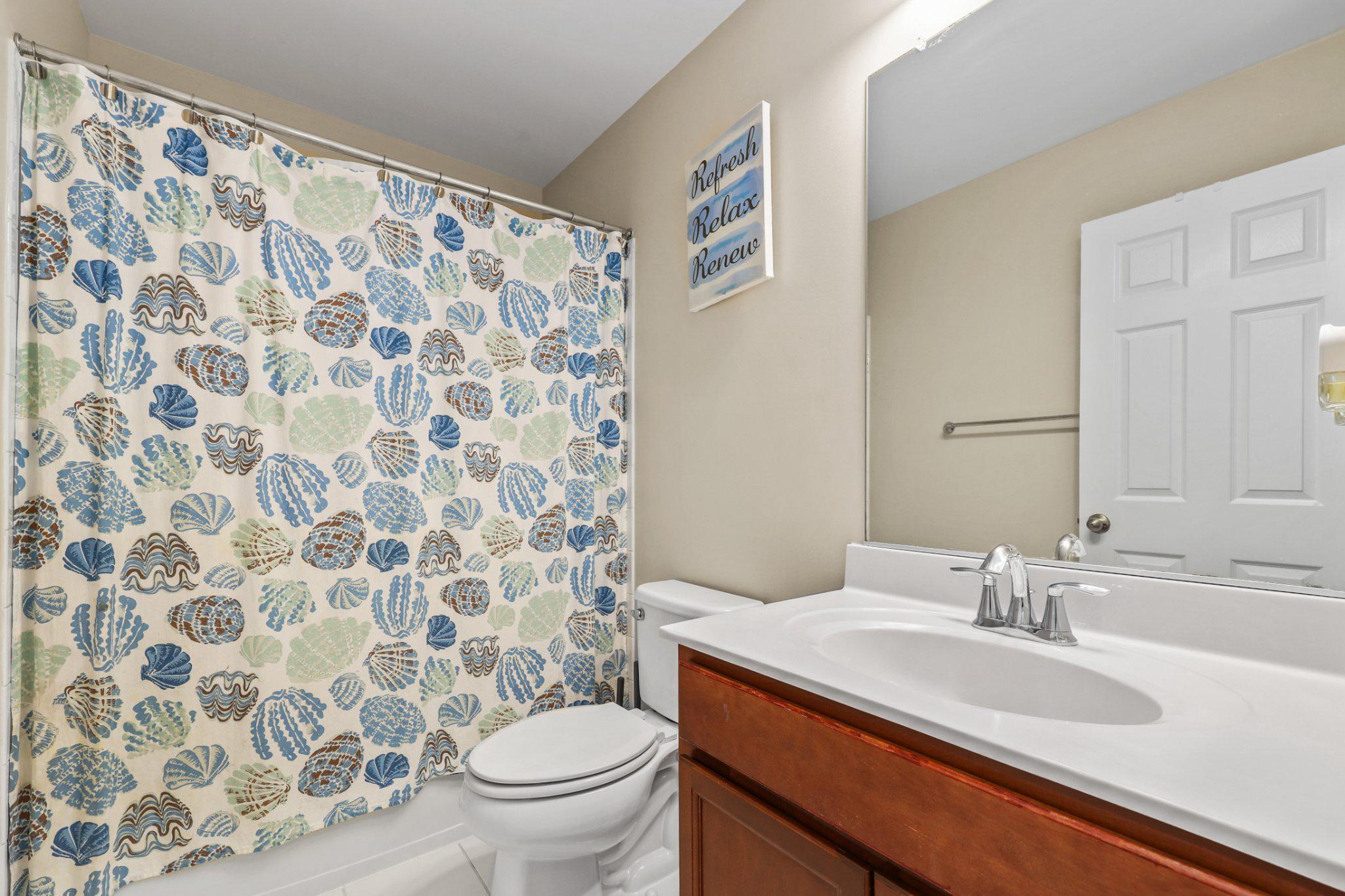 16183 Raptor Crest Lane Woodbridge, VA 22193 - Photo 28 of 51 Coastal charm Hall Bathroom.