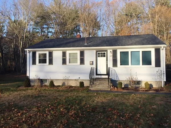 a view of a house with a yard