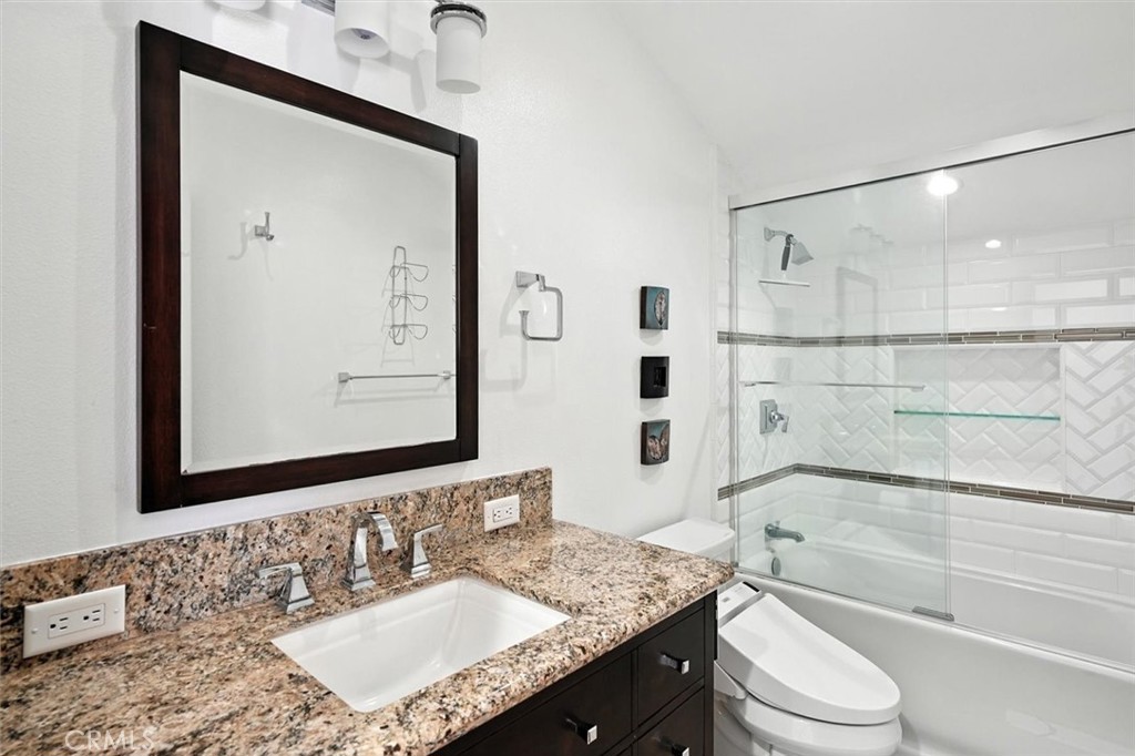 25208 Vía Sistine Valencia, CA 91355 - Photo 20 of 38 Upstairs Bathroom