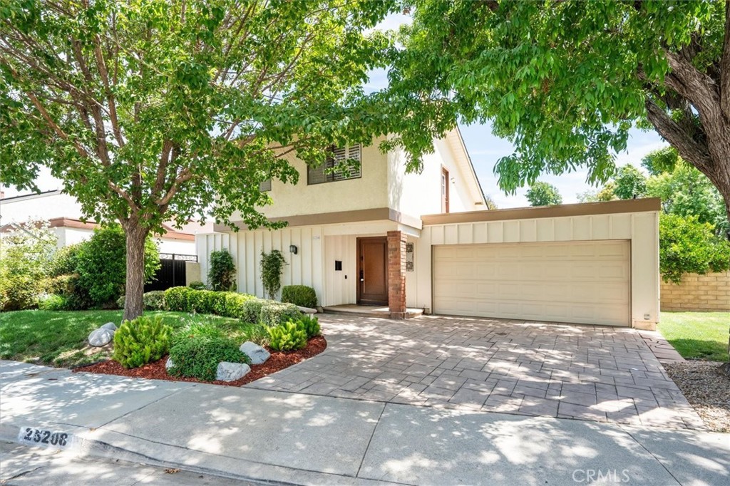 25208 Vía Sistine Valencia, CA 91355 - Photo 2 of 38 Front of House