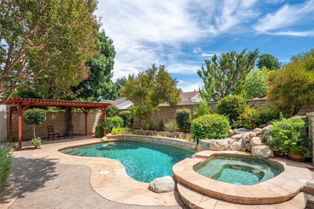 25208 Vía Sistine Valencia, CA 91355 - Photo 27 of 38 Pool/Spa