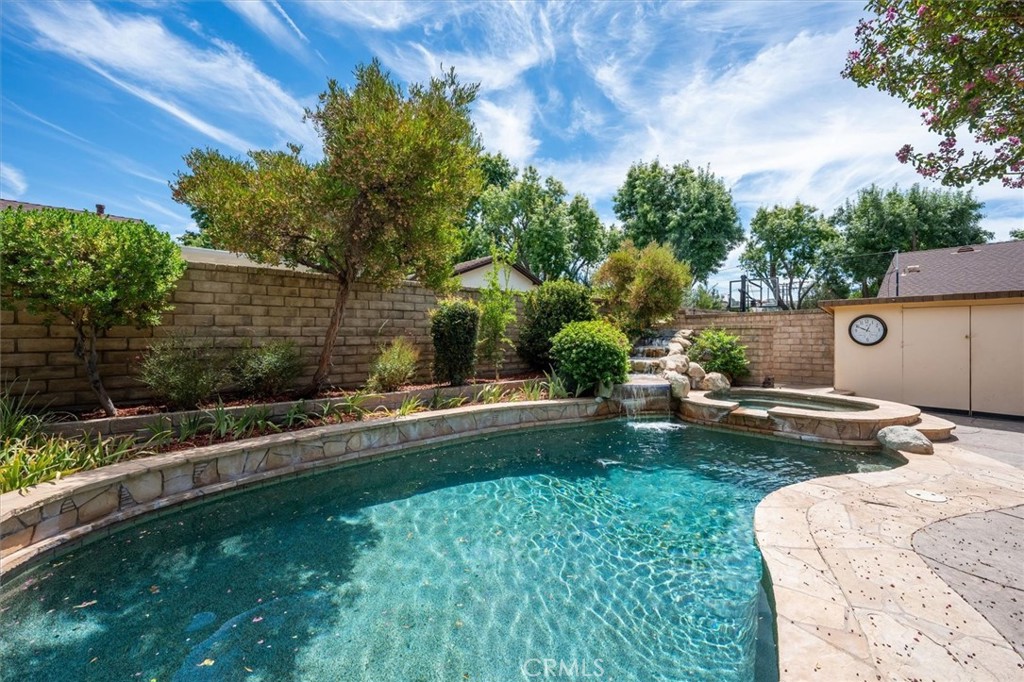 25208 Vía Sistine Valencia, CA 91355 - Photo 28 of 38 Pool