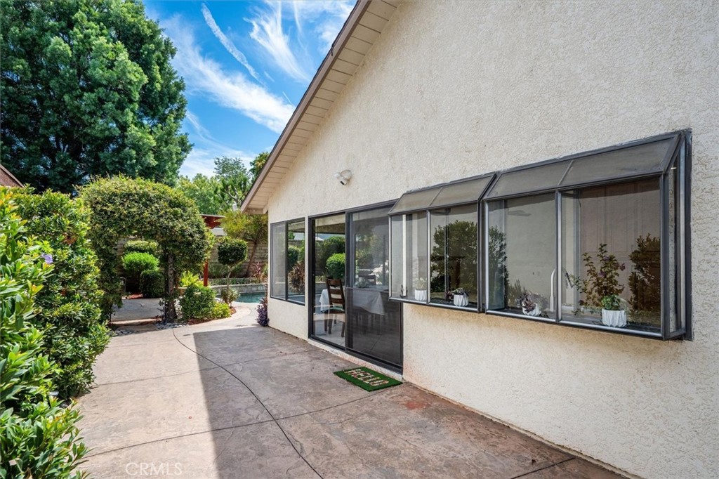 25208 Vía Sistine Valencia, CA 91355 - Photo 32 of 38 Sideyard