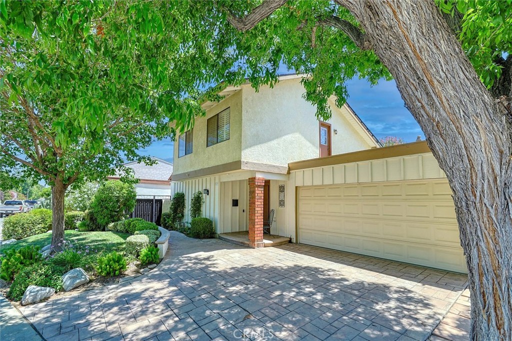 25208 Vía Sistine Valencia, CA 91355 - Photo 34 of 38 Front of House