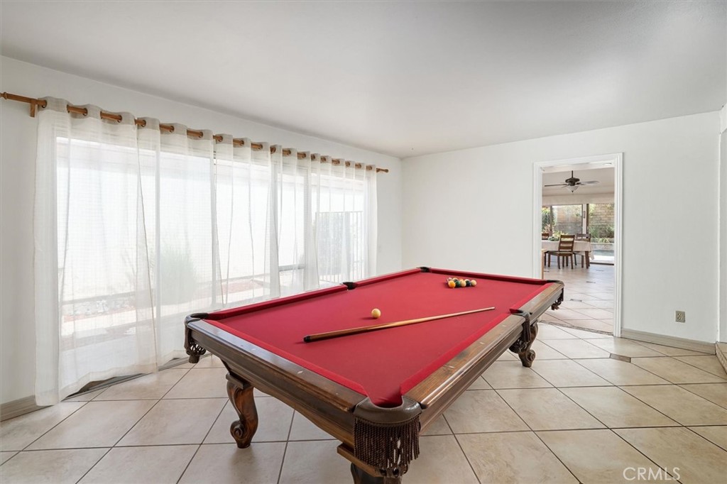 25208 Vía Sistine Valencia, CA 91355 - Photo 7 of 38 Living Room