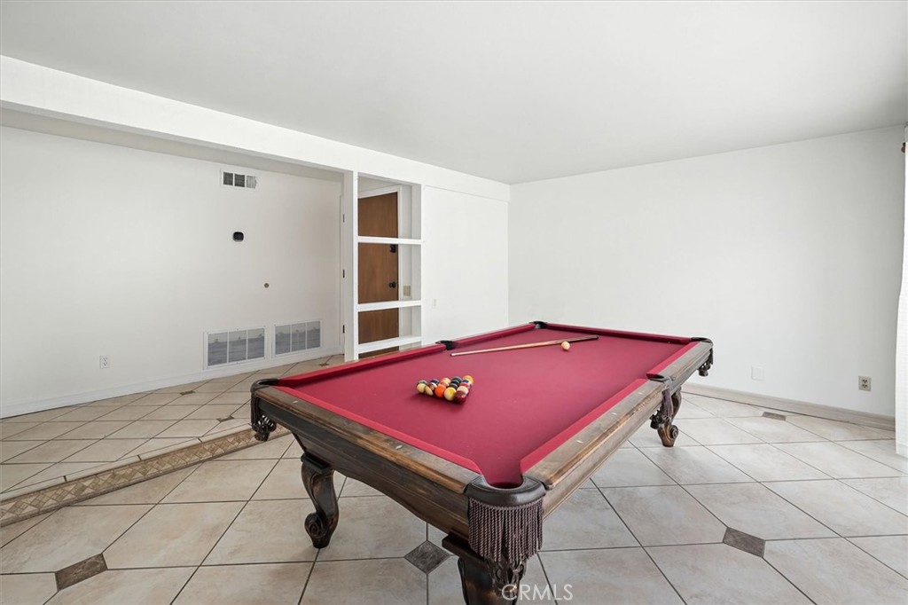 25208 Vía Sistine Valencia, CA 91355 - Photo 8 of 38 Living Room