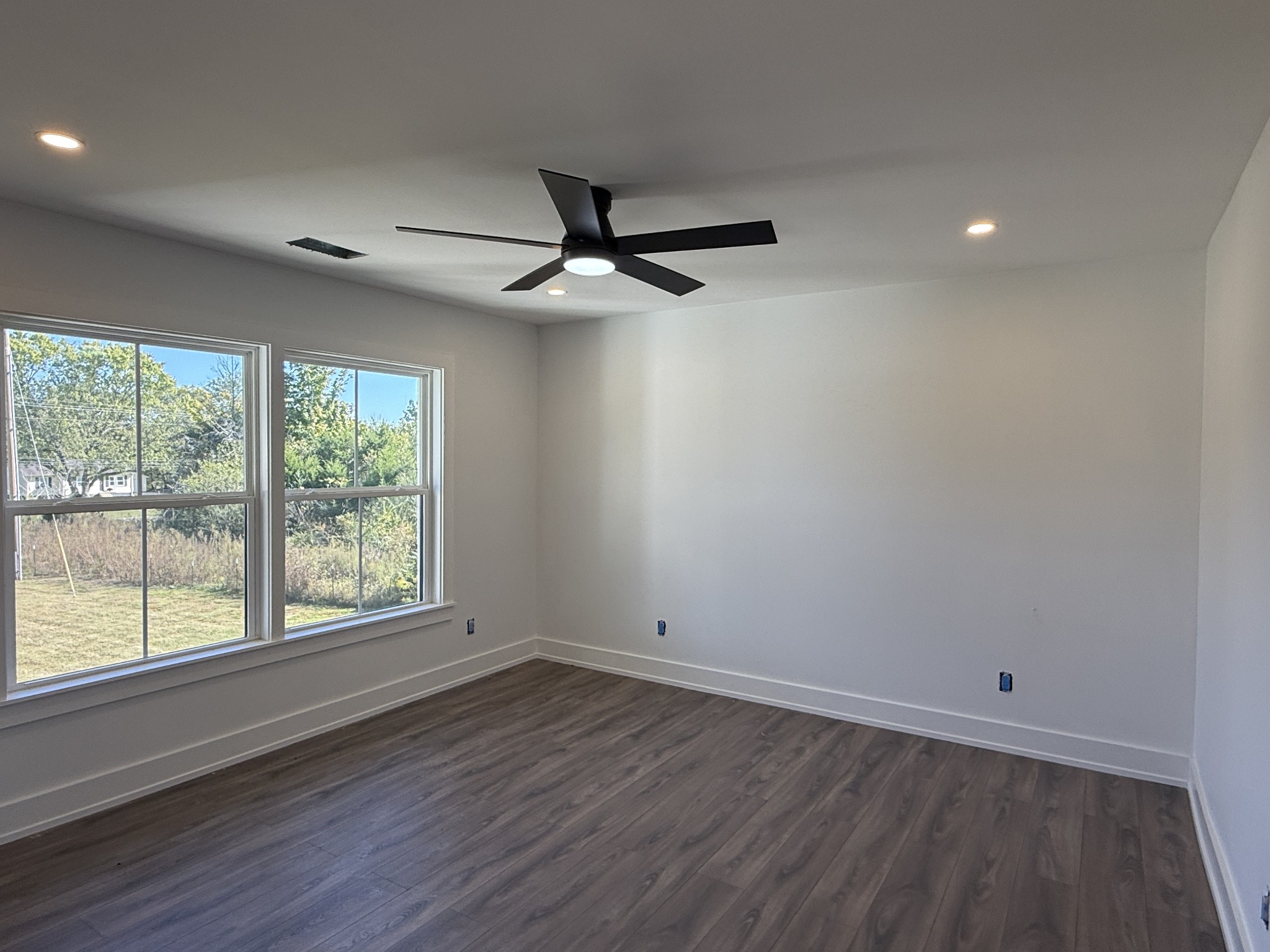 3880 Barfield Crescent Road Murfreesboro, TN 37128 - Photo 18 of 26 an empty room with wooden floor fan and windows