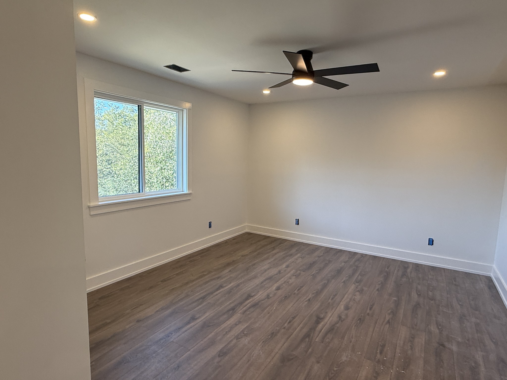 3880 Barfield Crescent Road Murfreesboro, TN 37128 - Photo 19 of 26 an empty room with wooden floor fan and windows