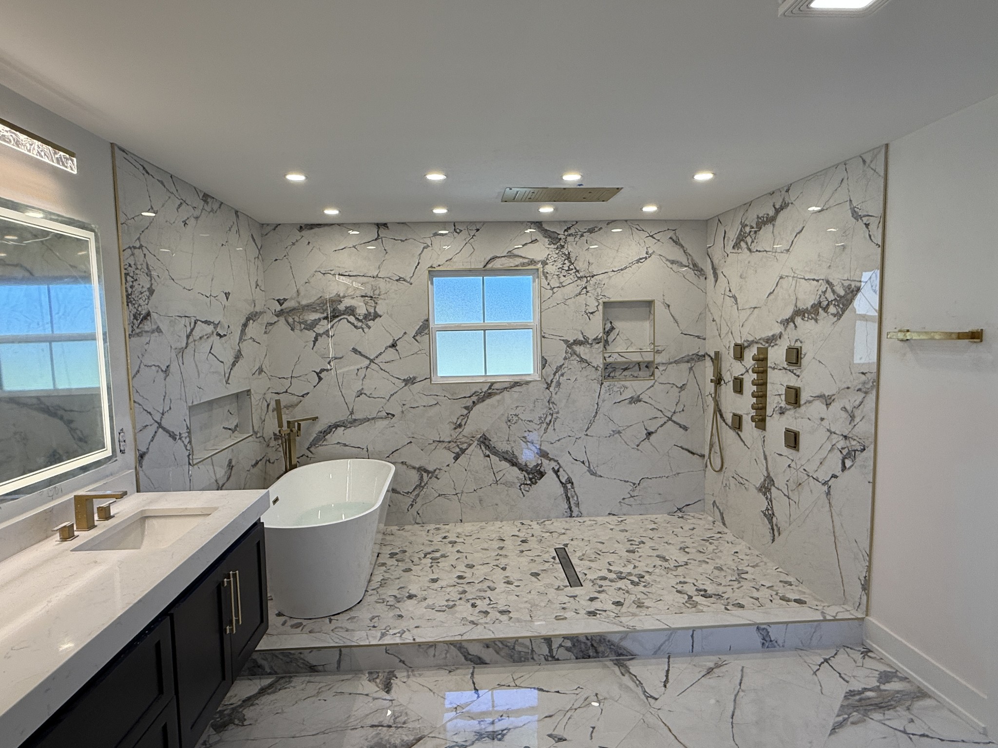 3880 Barfield Crescent Road Murfreesboro, TN 37128 - Photo 5 of 26 a bathroom with a toilet sink and shower